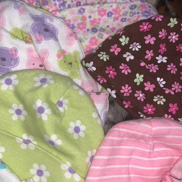 Bundle of baby caps 0-6 months - Picture 2 of 2